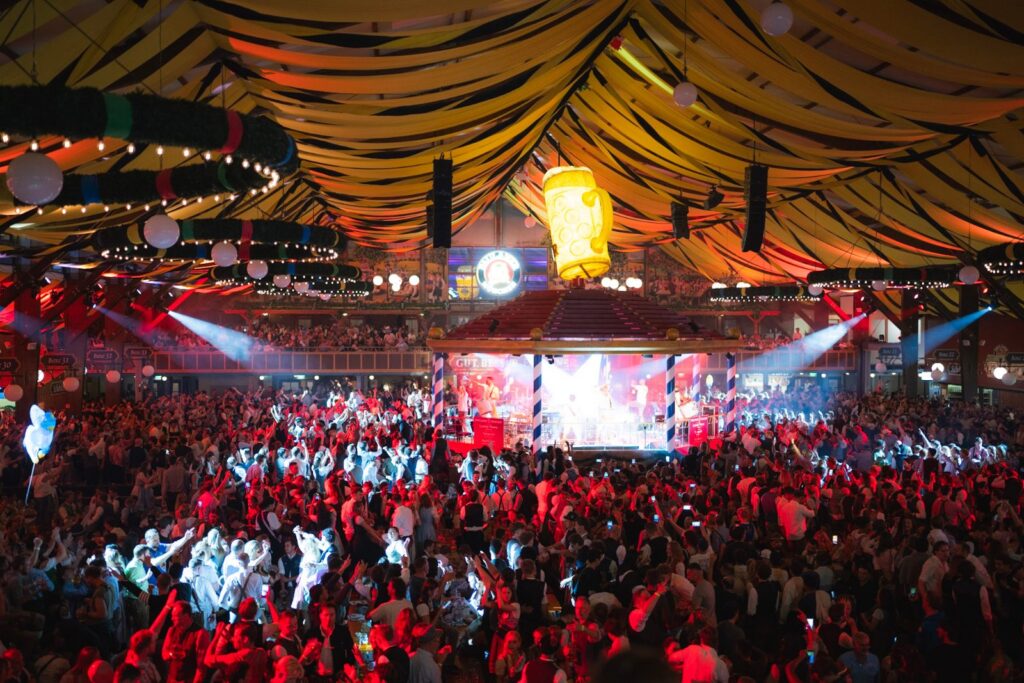 Oktoberfest fotografieren: Tipps für Fotos im Festzelt und auf dem Gelände | Alex Scharf