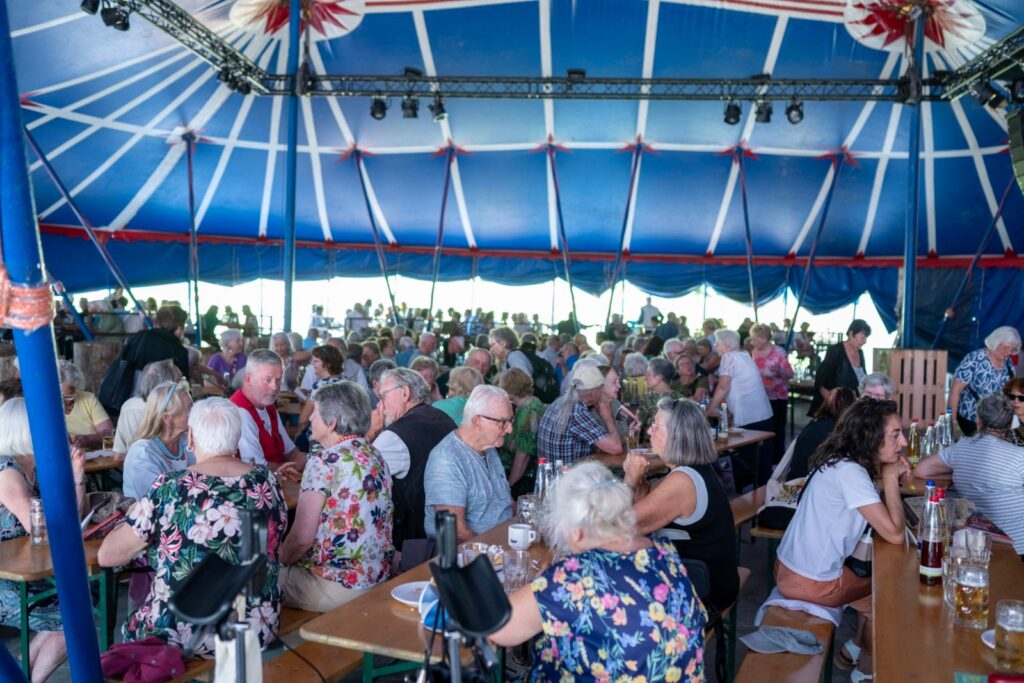 Fotos auf Events veröffentlichen: Recht am eigenen Bild einfach erklärt | Alex Scharf